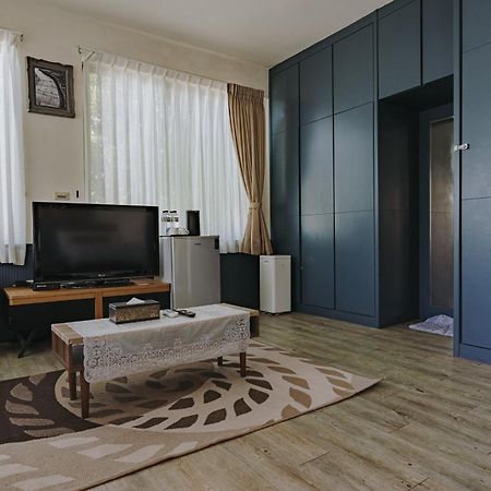 Mountain Traveler Inn Цзюфэнь Экстерьер фото