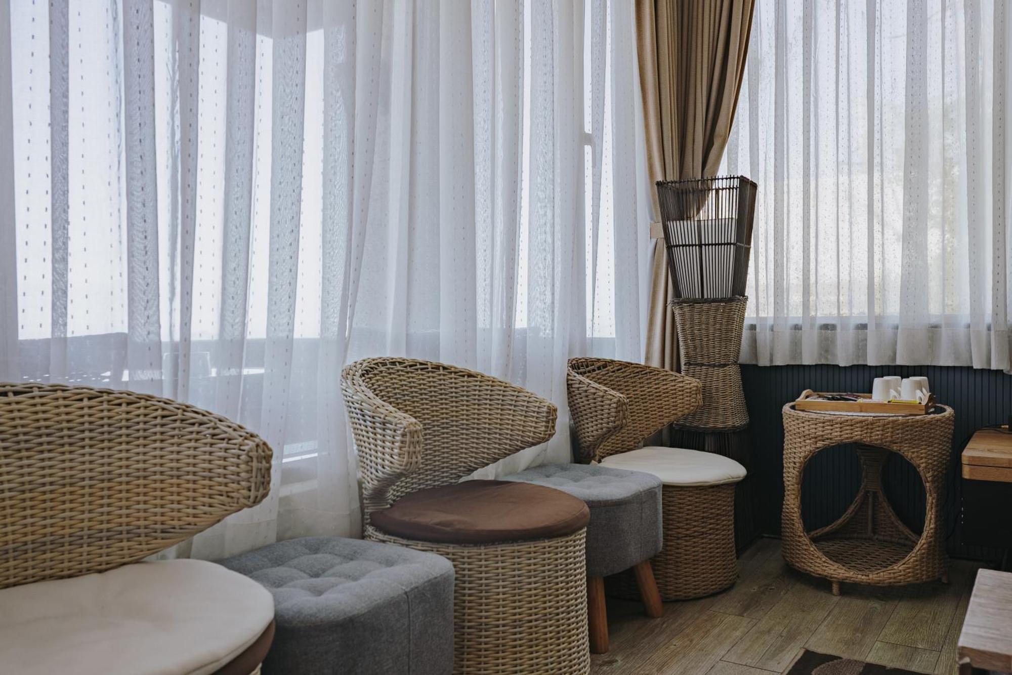 Mountain Traveler Inn Цзюфэнь Экстерьер фото