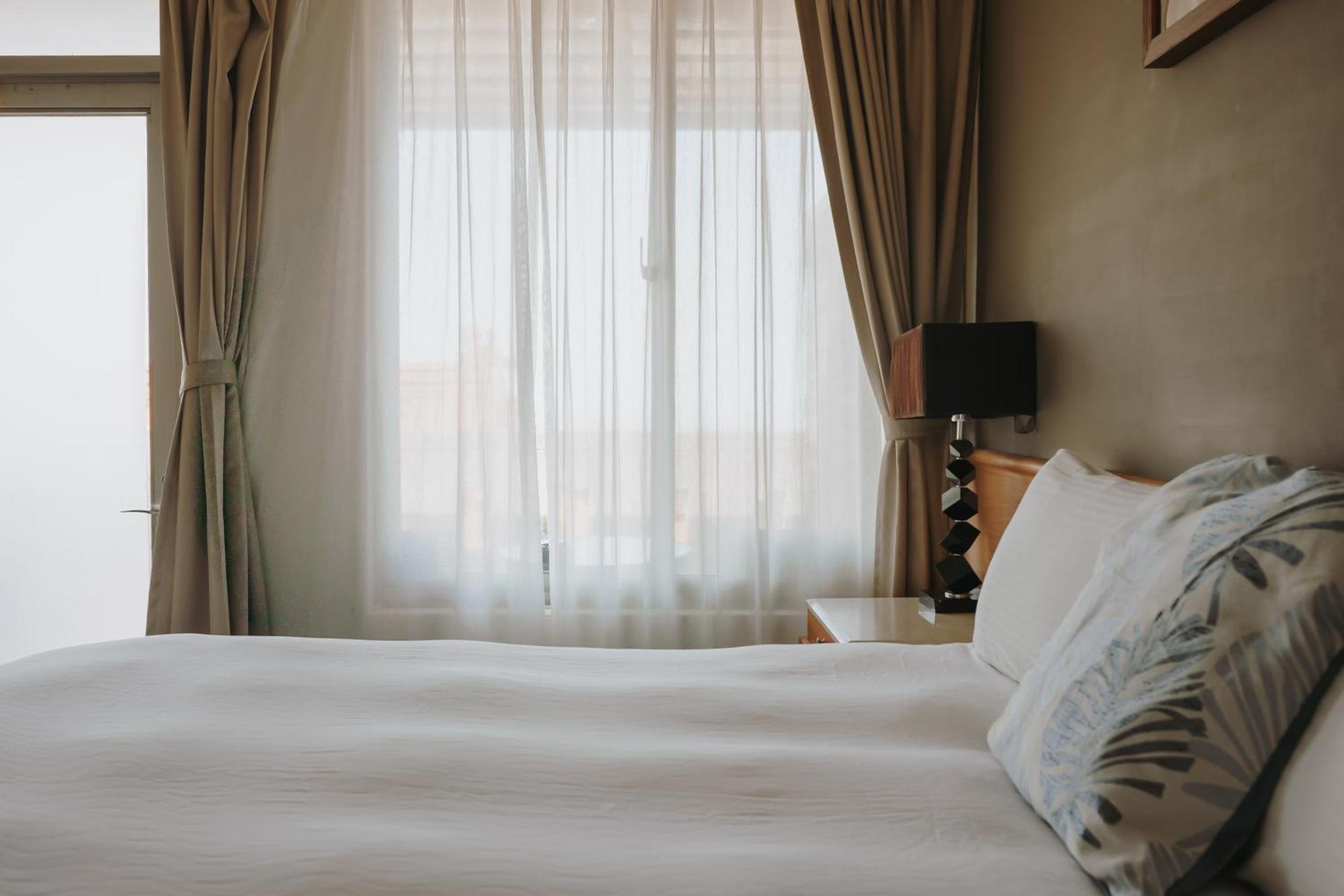 Mountain Traveler Inn Цзюфэнь Экстерьер фото