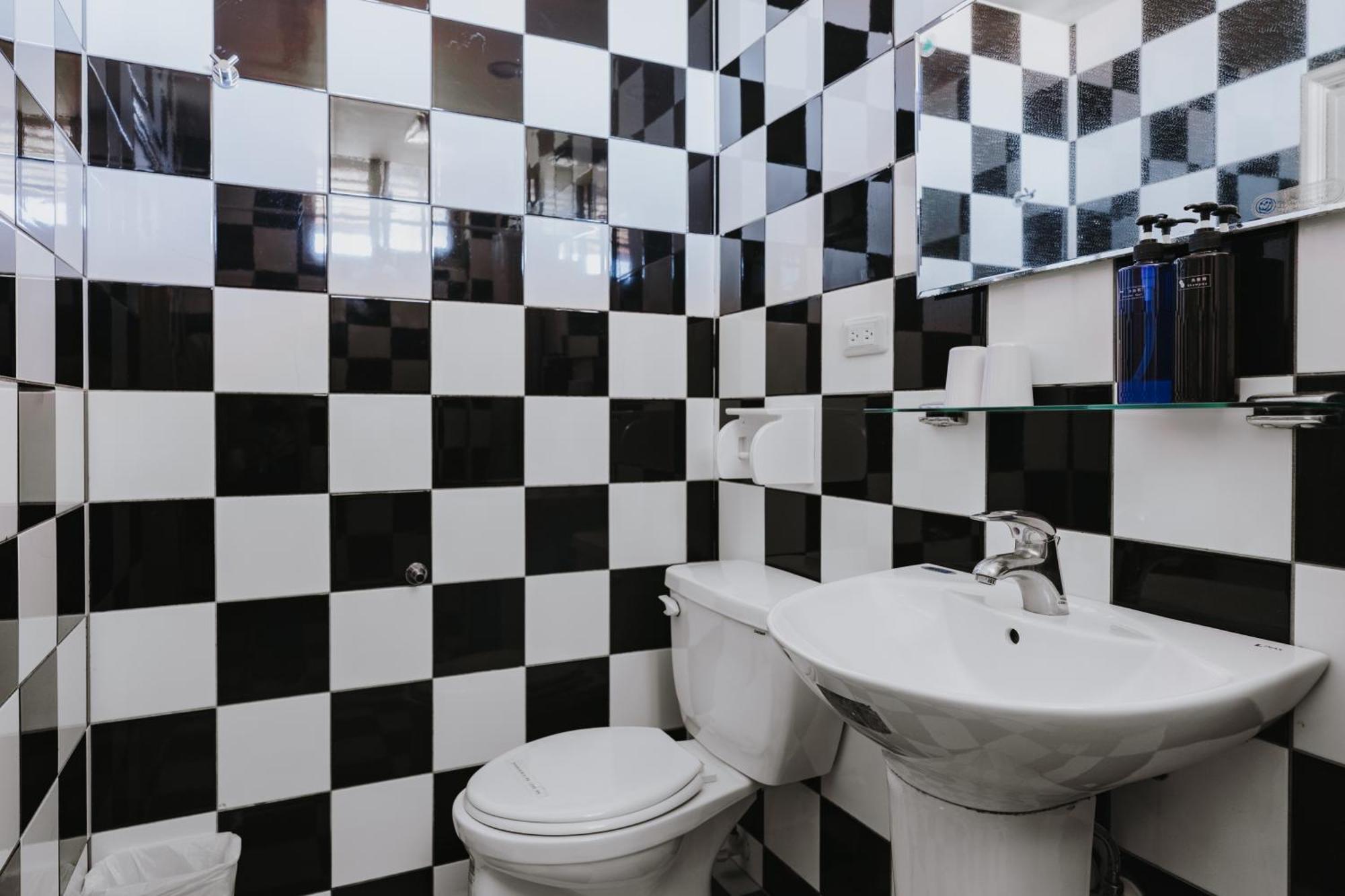 Mountain Traveler Inn Цзюфэнь Экстерьер фото
