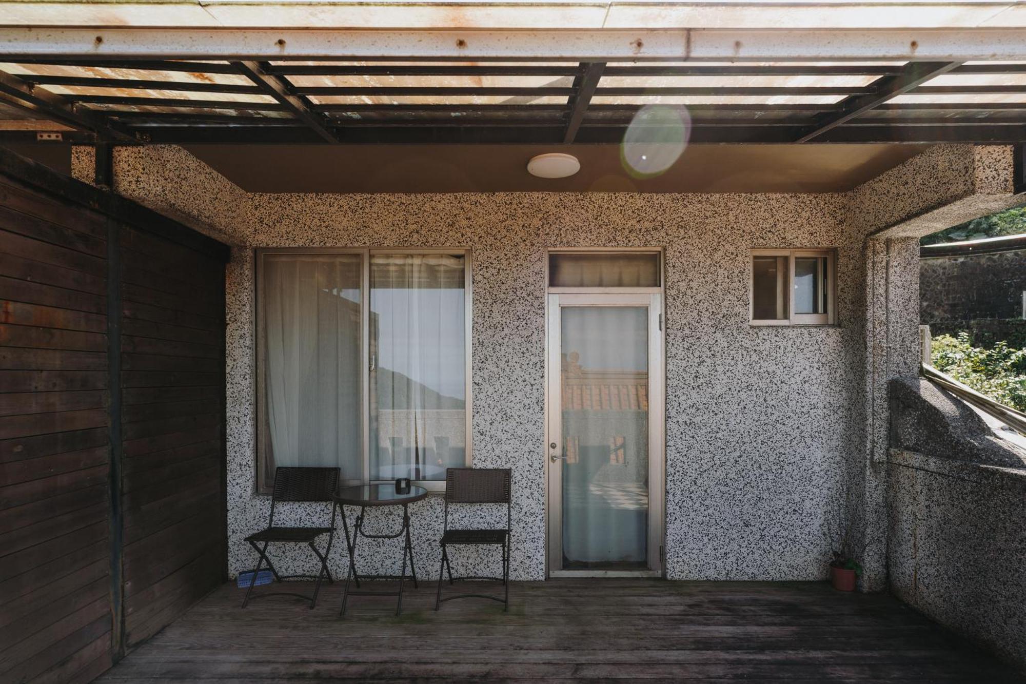 Mountain Traveler Inn Цзюфэнь Экстерьер фото