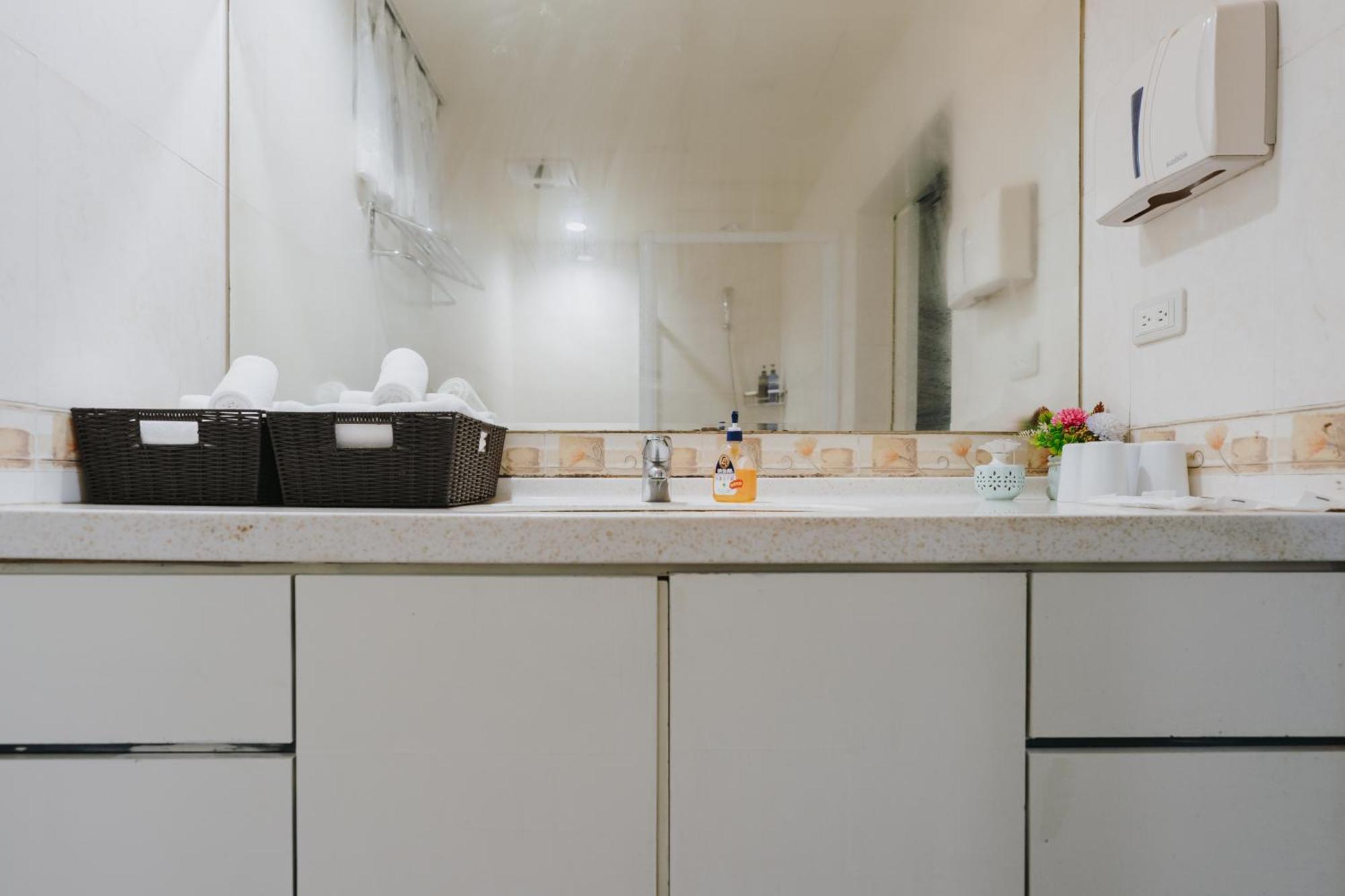 Mountain Traveler Inn Цзюфэнь Экстерьер фото