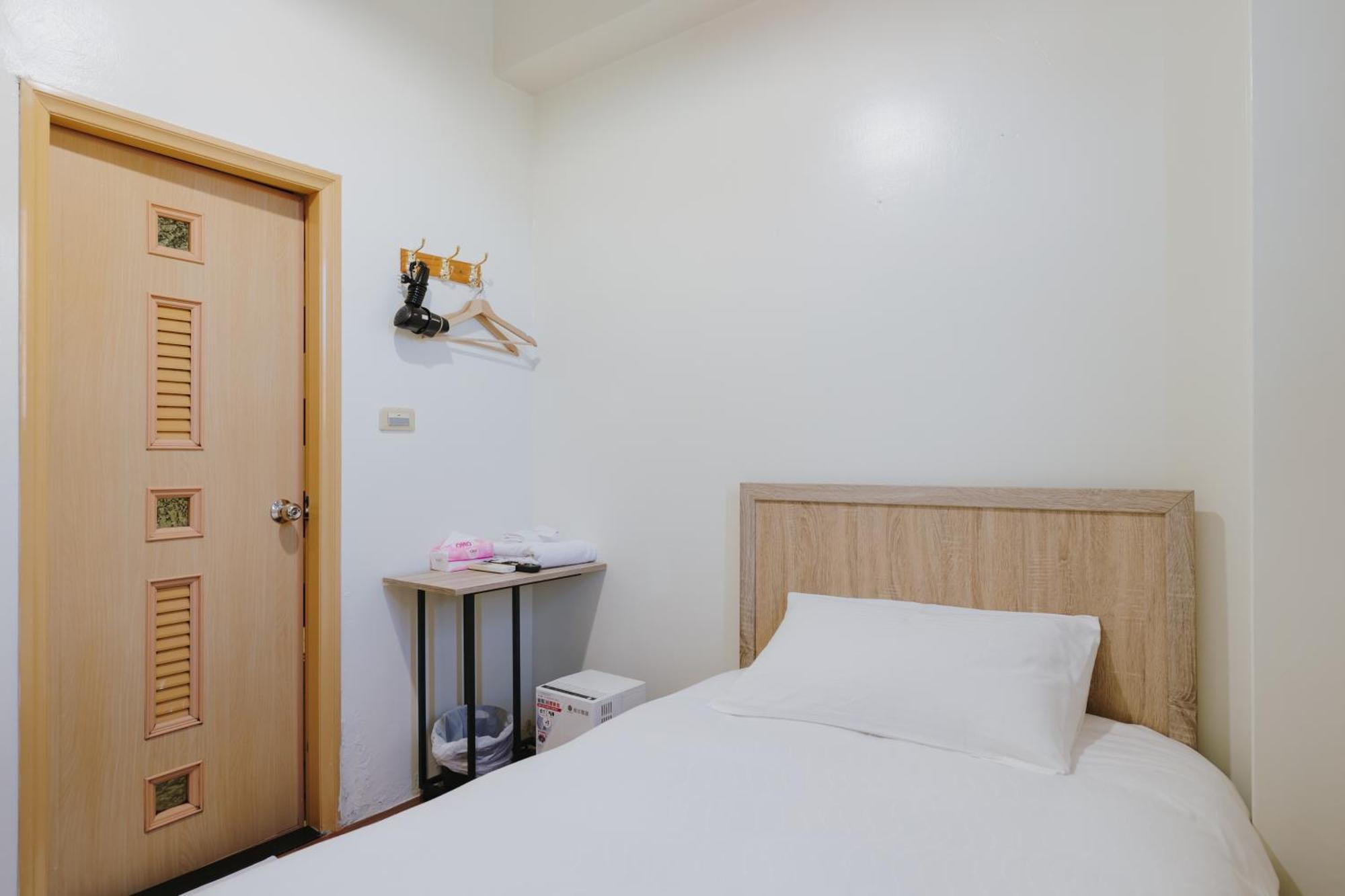 Mountain Traveler Inn Цзюфэнь Экстерьер фото