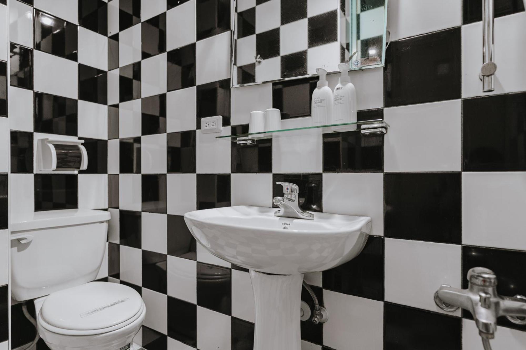 Mountain Traveler Inn Цзюфэнь Экстерьер фото