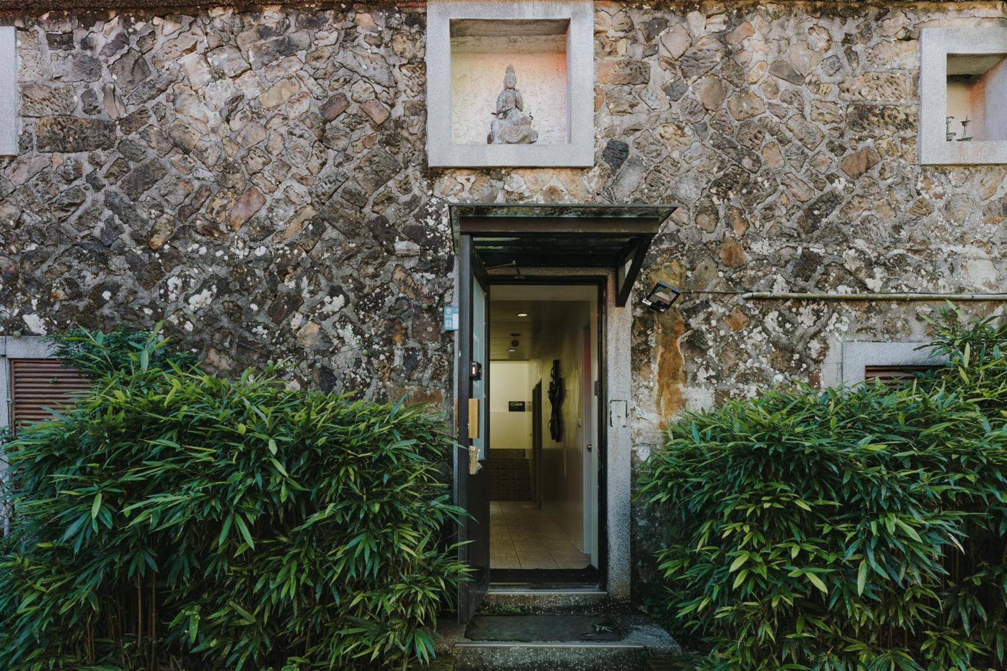 Mountain Traveler Inn Цзюфэнь Экстерьер фото