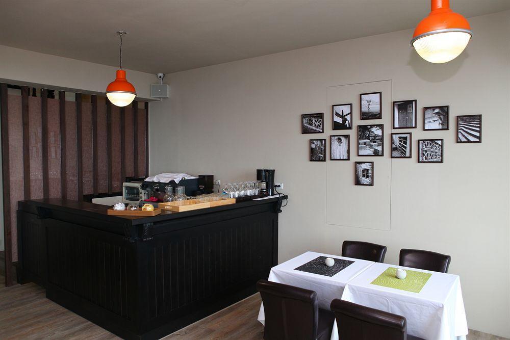 Mountain Traveler Inn Цзюфэнь Экстерьер фото